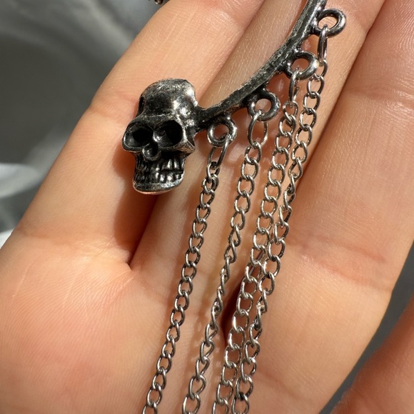 Halloween gothic Silver Skull Chain Ear Cuff - Picture 6 of 8